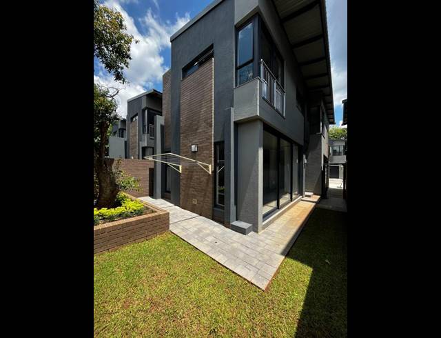 3 BEDROOM CLUSTER FOR SALE IN MENLO PARK